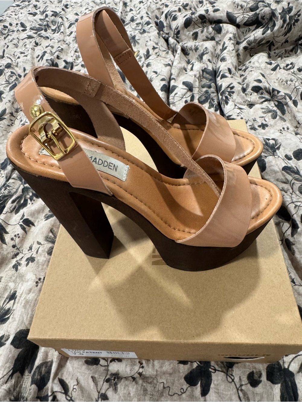 Steve Madden Nude Patent Block Heel Sandals - Picture 3 of 4